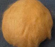 Hellbeige kardierte Suriwolle